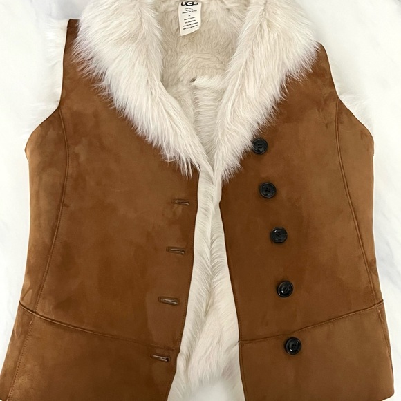 UGG Renee Toscana Shearling Vest - Picture 1 of 3